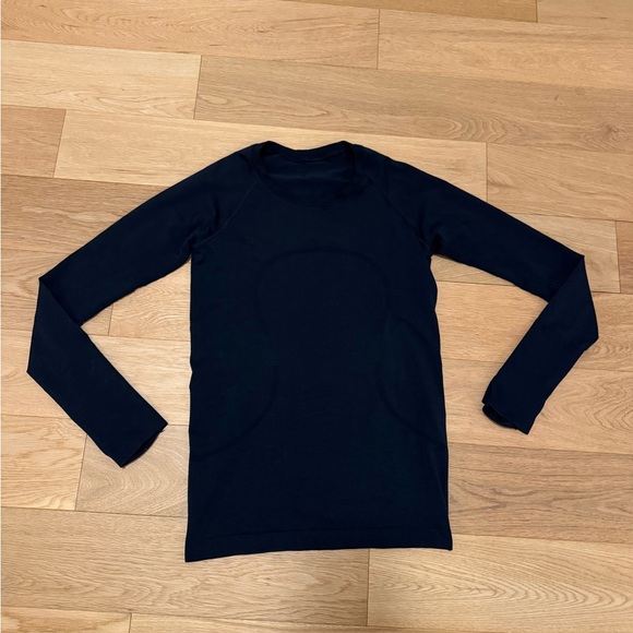 Lululemon swiftly tech long sleeve hip length - Picture 2 of 2